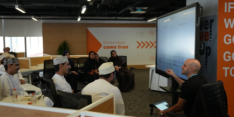 OmanNewsAgency's tweet photo. مركز أوكيو للبحث والتطوير والابتكار يُطلق الدفعة الأولى من برنامج مسرعات الأعمال، تتضمن 13 شركة ناشئة مكرسة لدفع عجلة الابتكار في قطاع الطاقة.

https://t.co/uXY6dIYvhV

#العُمانية https://t.co/GmaL8mtfRc