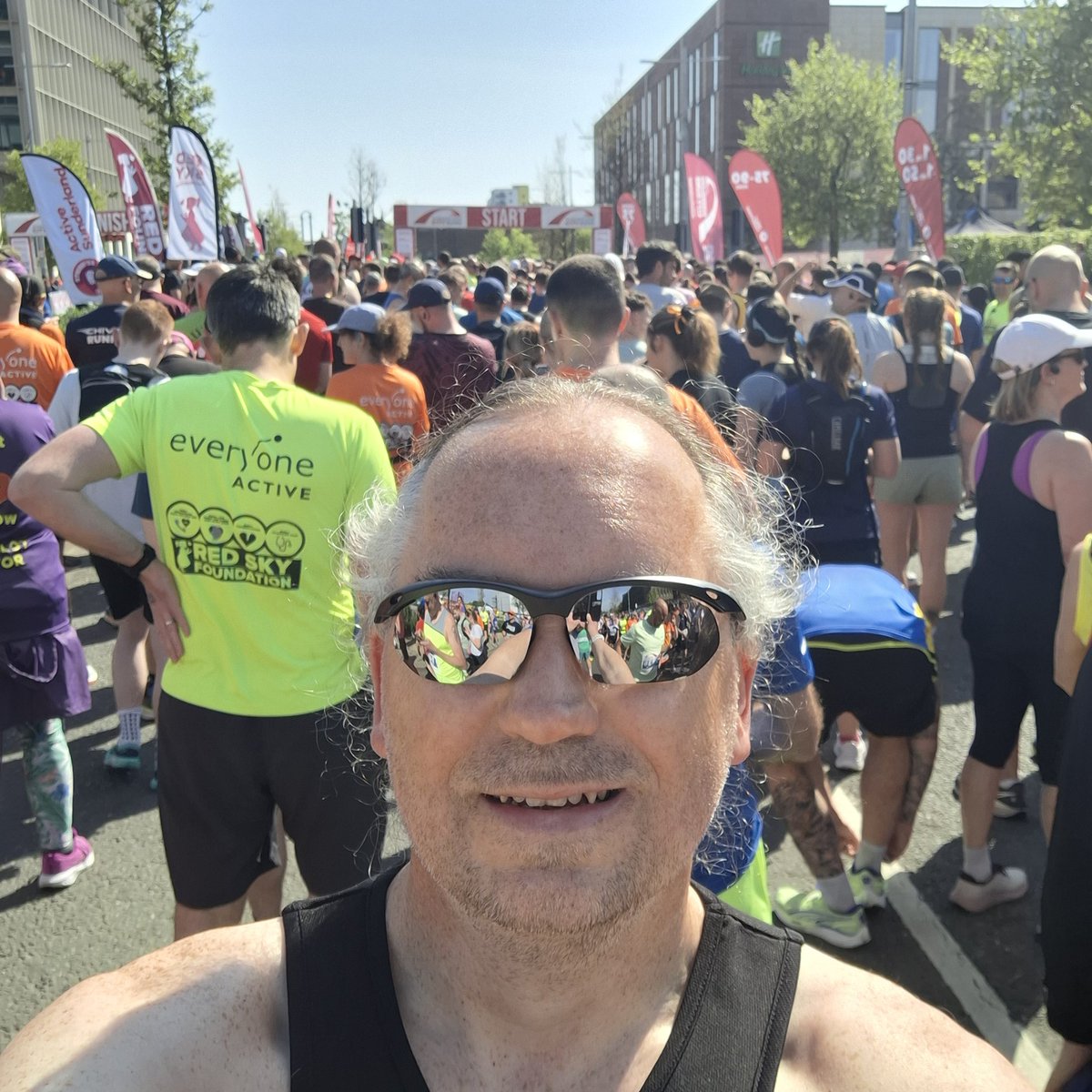 UnicornRunning's tweet photo. #StartLineSelfie #SunderlandCityHalf https://t.co/AWL8iWbY3X