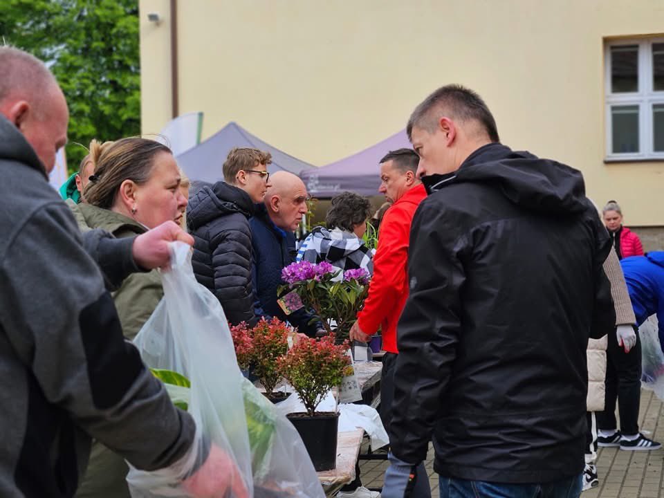 J_Szlachetka's tweet photo. Dziękuje że byliście razem z nami 🤝 Kolejna edycja ���Pikniku Ekologicznego” w #Myślenice za nami 🗑️🌱♻️🌍
#PracujemyDlaWas #TylkoKonkrety #RazemDlaMyślenic #PiknikEkologiczny #ZUO #EkoMy https://t.co/113X0FeQ6h