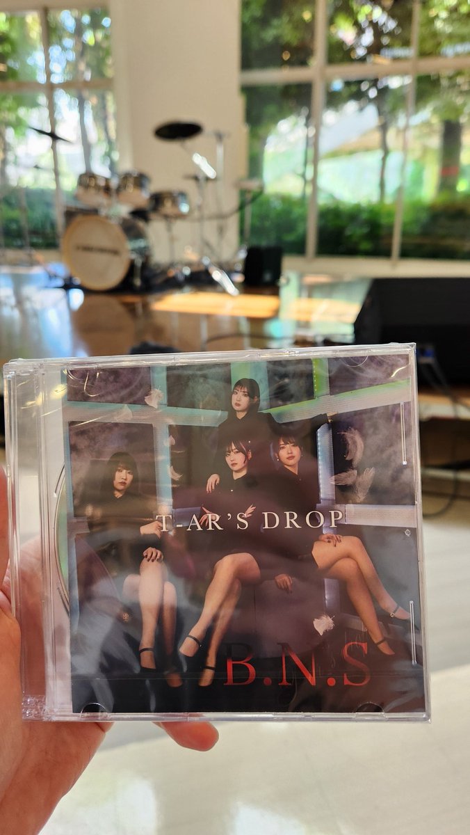 TaniBoss's tweet photo. デビューシングル「B.N.S」発売おめでとうございます🎶✨😆✨🎶 
ということで、T-AR´S DROPさんデビューライブに参加してきました‼️最高に楽しかったっす‼️
動画撮影OKとの事でしたので生演奏をぜひ👍👍👍

#てぃあーず
#はろーてぃあーず https://t.co/itlKuOpUyj