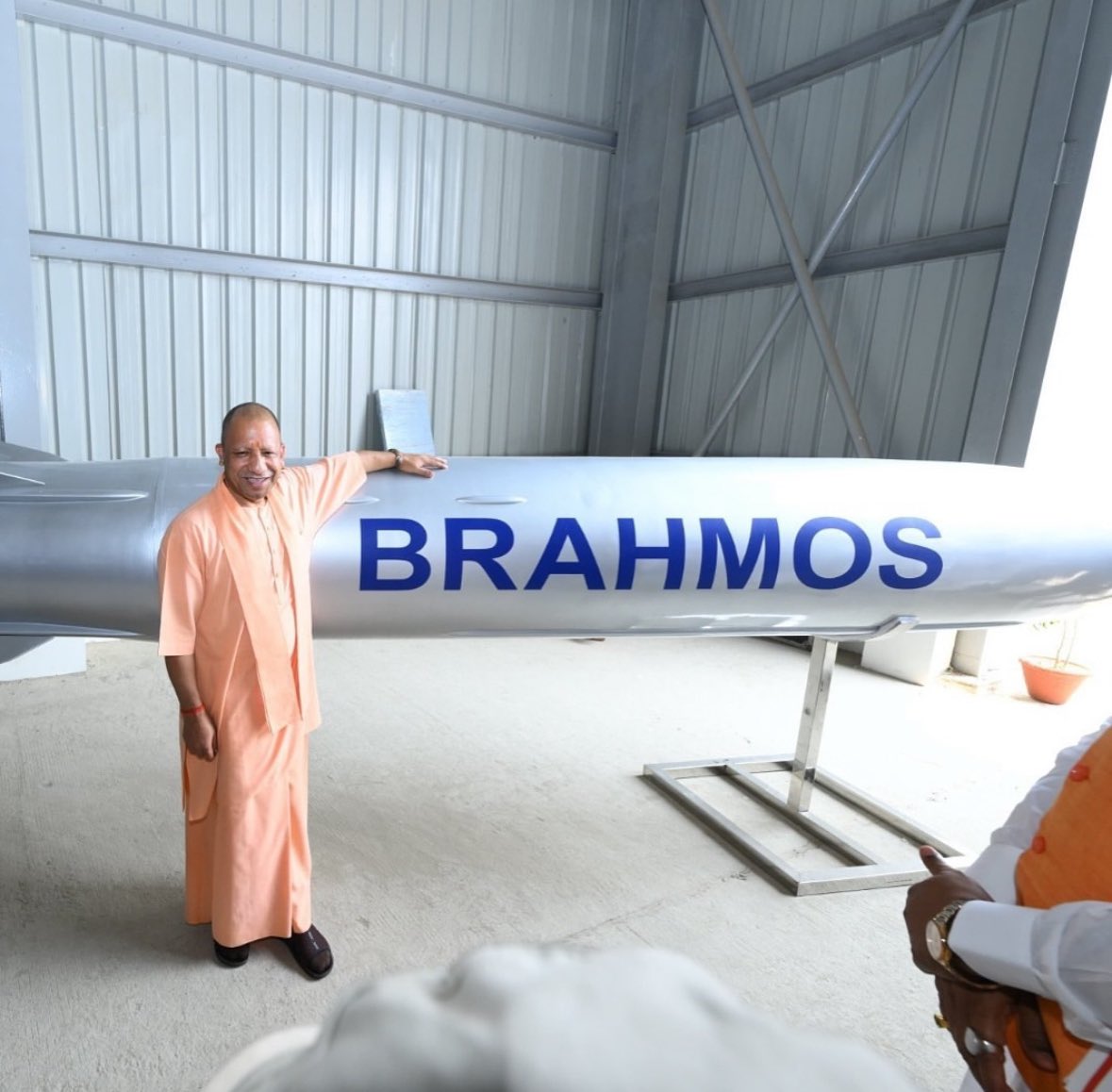 Vishram meena (@vishrammeenaji) on Twitter photo तस्वीर लखनऊ से आई है ।
#Pakistan #BrahMos #IndiaPakistanWar
#Yogi
<a href="/myogioffice/">Yogi Adityanath Office</a> तस्वीर लखनऊ से आई है ।
#Pakistan #BrahMos #IndiaPakistanWar
#Yogi
<a href="/myogioffice/">Yogi Adityanath Office</a>