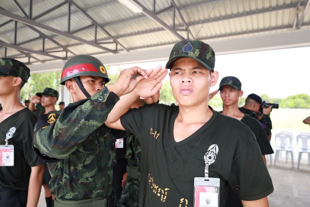 Engineer_52_'s tweet photo. พวกผมจะตั้งใจฝึกนะครับ  ทหารใหม่ 1/68 ✌️❤️🌷😊
หน่วยฝึกที่ 8 (ช.1 พัน.52)
#ทหารใหม่168
#หน่วยฝึกที่8 #bootcamp68
#น้องคนเล็กทบ #ช1พัน52 #พลทหาร https://t.co/PqxsS5Yc8U