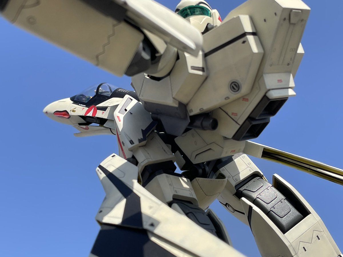 wizard03_765's tweet image. 作品名「TRANSFORM」
ハセガワ 1/72 YF-19ミキシングビルド。
ファイターからバトロイドへの変形中でもYF-21に照準を合わし攻撃をするYF-19を製作。変形中をカッコ良く見せるため胸部等の構造上の“隙間”が出来ないよう各部調整。塗装は過酷なフライトによる褪色を表現。
#マクロスモデラーズ応募