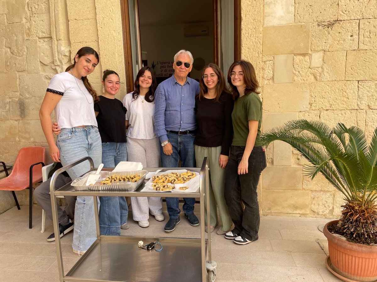 CislLecce's tweet photo. #Lecce #11maggio 
Il nostro augurio a tutte le #mamme dalla #CasadellaCarita. Una domenica all’insegna della #gioia e della solidale vicinanza ai fratelli più fragili della nostra #comunita. Un augurio al nostro Mario Renna per il suo compleanno. #insieme https://t.co/qKVM6rrDKB