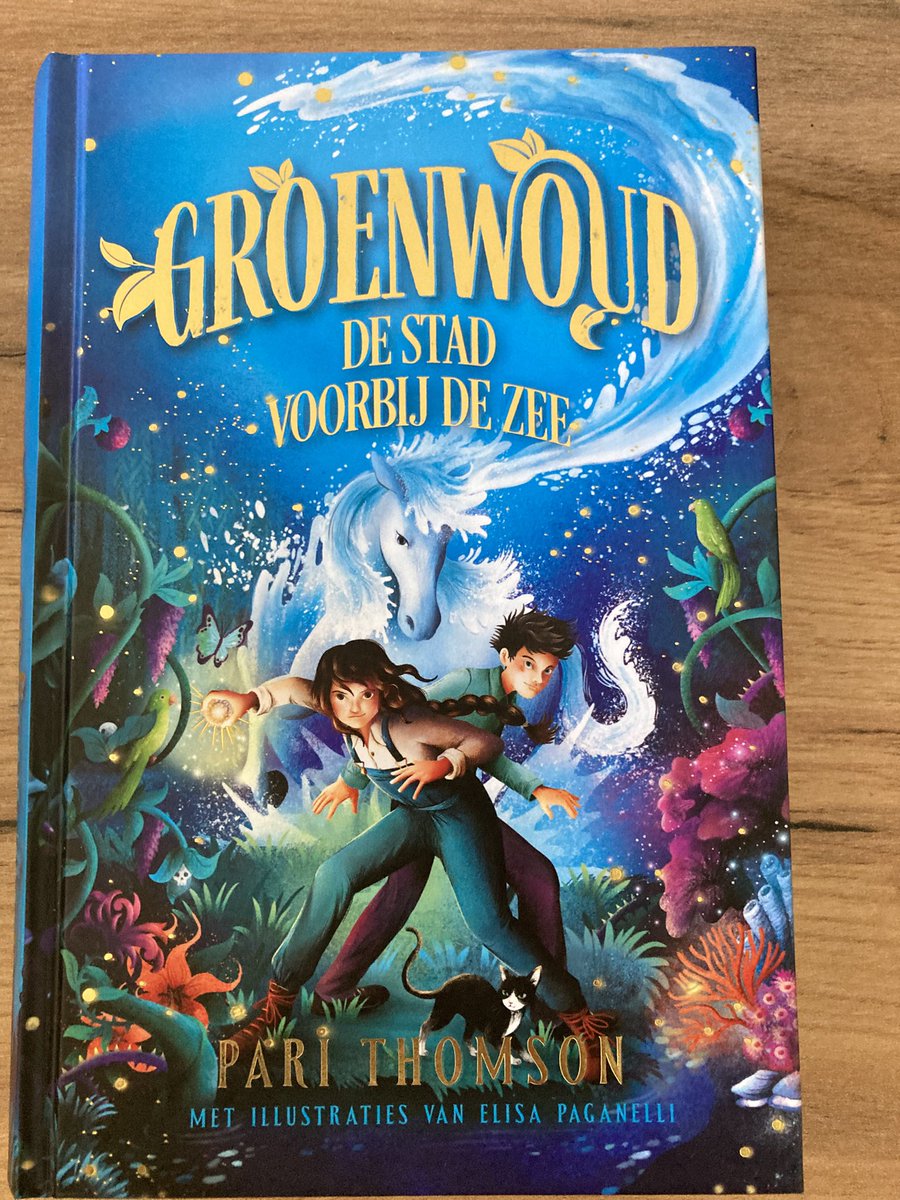Gelezen #BoekPerWeek Groenwoud, de stad voorbij de zee, Pari Thomson, deel 2. The City Beyond the Sea. <a href="/lsamsterdam/">Luitingh Sijthoff</a>. Spannend deel, genoten.