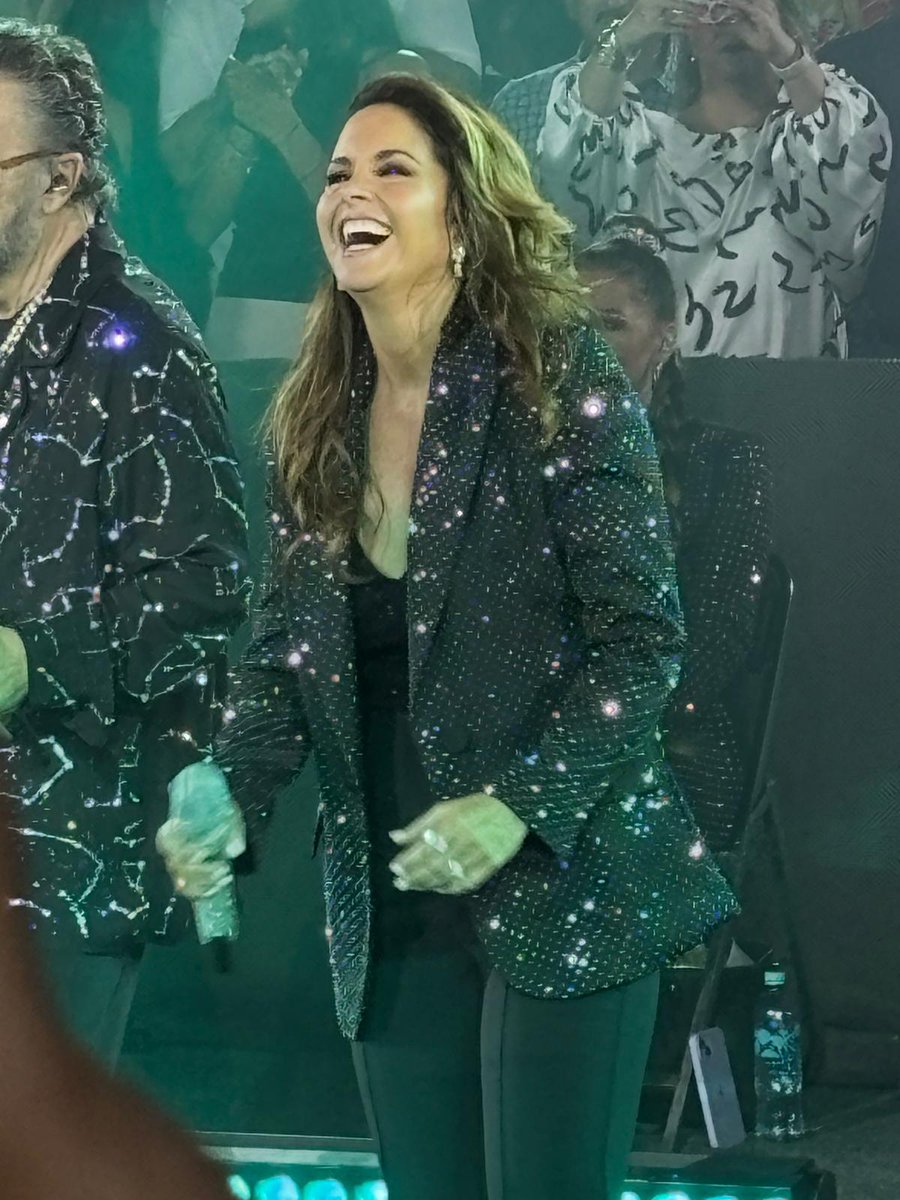 En la mañana en mi tratamiento de hemodialisis y en la noche en concierto de <a href="/LuceroMexico/">Lucero</a>  viviendo mi mejor momento!!