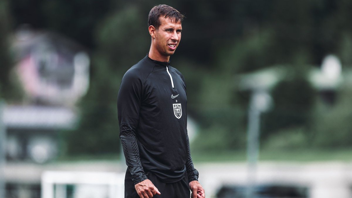 tv2kosmopol's tweet image. Troede det var en joke: Pludselig sad de alene til middag med Real Madrids cheftræner tv2kosmopol.dk/kom-taet-paa-s…