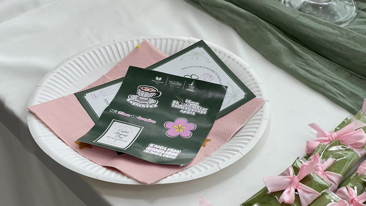 جانب من تجهيزات نادي اللغة الانجليزيه احتفالاً باليوم العالمي للغة الإنجليزية  سعدت بحضوره وتنظيمهwe did the best tea party ever🥳🎀🌸