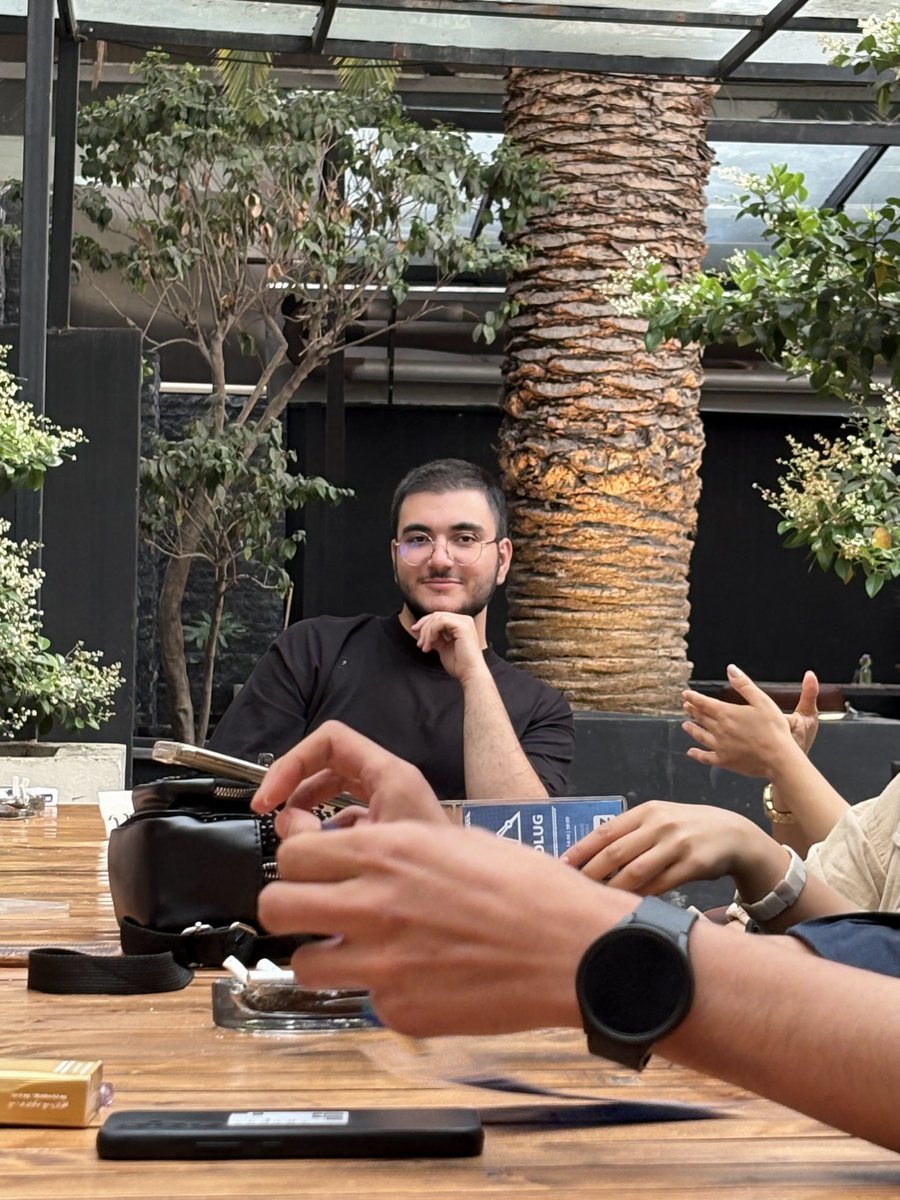 <a href="/Mazand_lug/">Mazandlug</a>
یه سفر عجیباً حال‌خوب‌کن!
تو این سفر چند تا نکته‌ی جالب یاد گرفتم:
اولیش این بود که برای خوش گذروندن، لازم نیست مدت‌ها با کسی دوست باشی.
آدم‌هایی که تا دیروز نمی‌شناختم، تو یه شب تبدیل شدن به رفیق‌هایی که کلی باهاشون خندیدم و لحظه‌های خوبی ساختیم