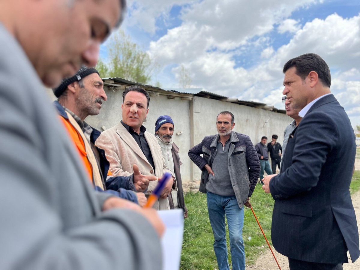 ipekyoluakparti's tweet photo. İpekyolu teşkilatı olarak, il başkanlığımızın organize ettiği Saray Köy ve hane ziyaretlerine katıldık! Halkımızla bir araya gelerek sorunlarını dinledik, fikir alışverişinde bulunduk. Birlikte daha güçlü bir gelecek inşa edelim! 
@ArvasAbdulahat 
@YavuzKusanVan https://t.co/oYqJvUM2gL