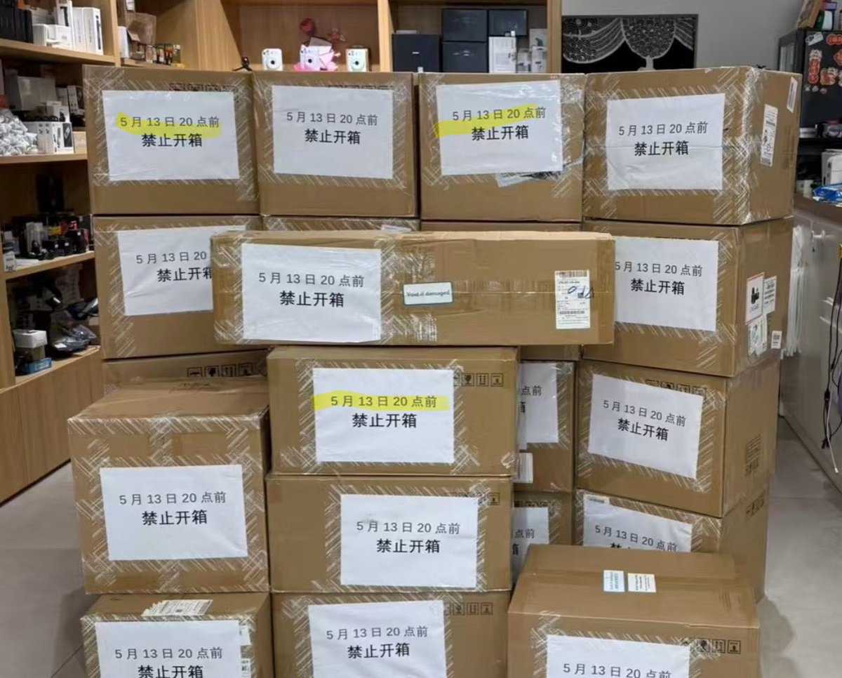 sebasfernandezg's tweet photo. The boxes are ready!
DJI Mavic 4 Pro, DJI RC Pro 2 and more — everything is now in store and waiting for you.
Sales officially begin on May 13.
Get ready to fly the future!
#DJIMavic4Pro #DJIRCPro2 #dji #mavic4pro https://t.co/JSfjGKFpWn