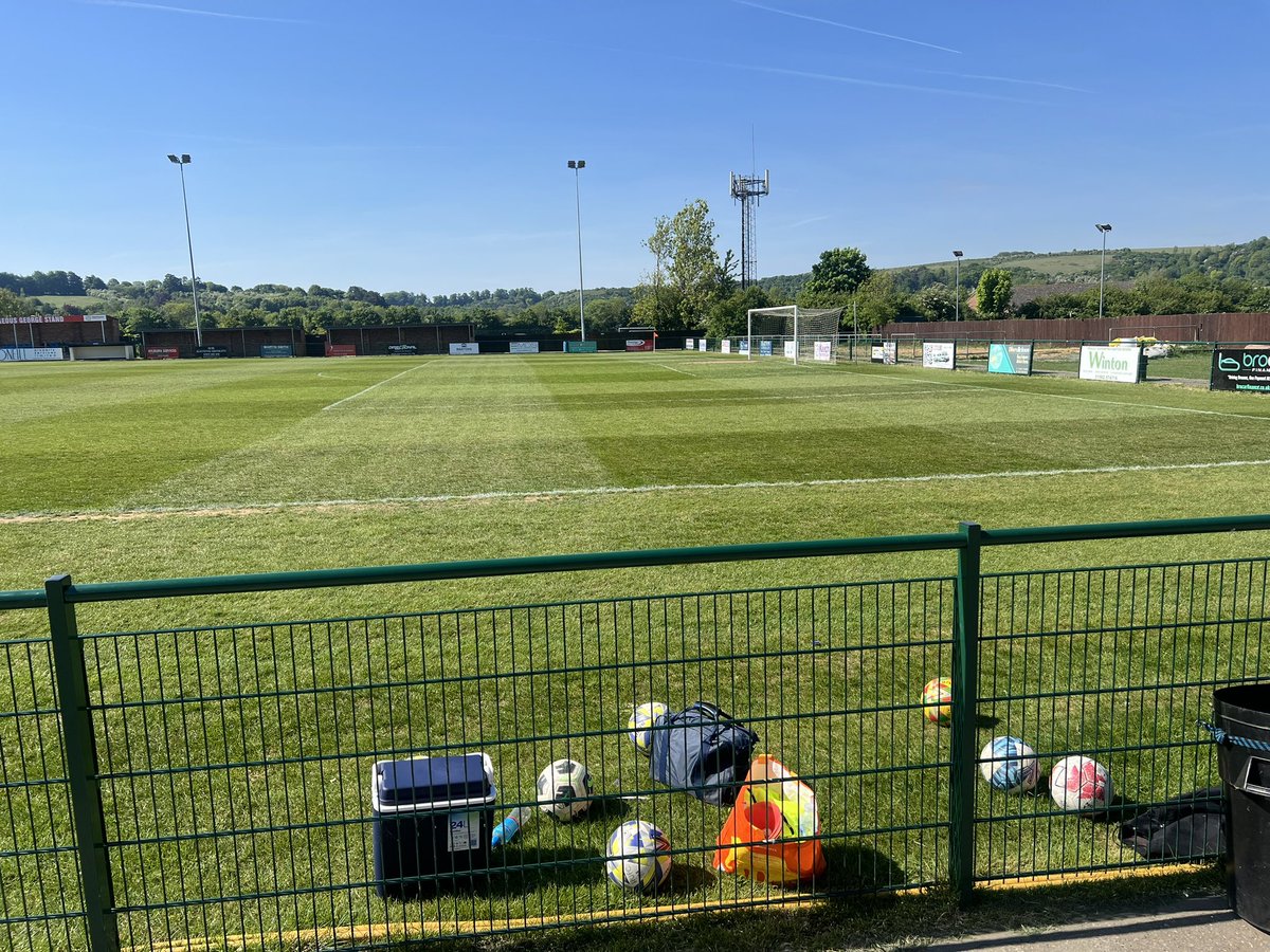bartonroversfc's tweet photo. Big day of @LDSFL2023 cup finals today, Sharpenhoe road pitch looking best its ever done for the end of season. Good luck to all the finalists ⚽️ #NearlyDone https://t.co/oULZk6Sq1p