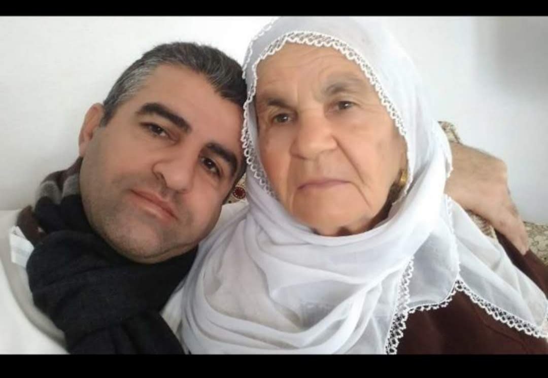 Bir dili değil bütün dilleri kullansam seni tarif etmeye gücüm yetmez anam başta şehit anneleri olmak üzere bütün annelerimizin anneler gününü kutluyorum ..🇹🇷🇹🇷