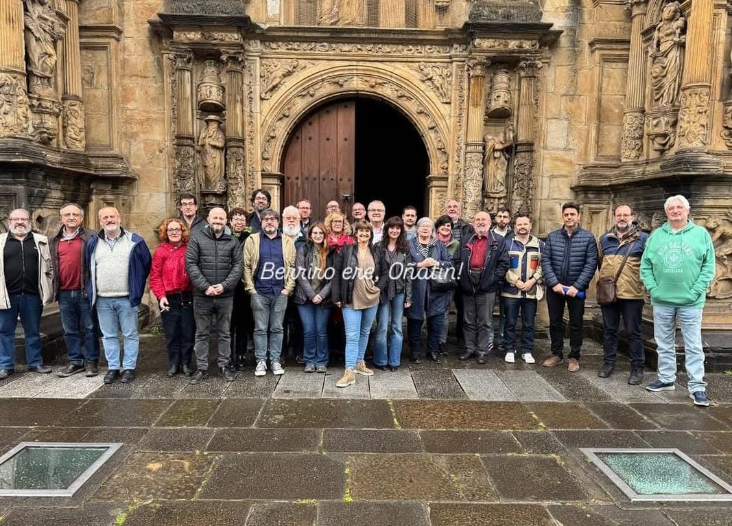 jimorales12's tweet image. Tres días en Oñati poniéndonos al día de las últimas novedades sobre el Paleolítico Superior inicial peninsular.
Y además...las 3 #CovaForadada en escena!! Muchas gracias a l@s organizador@s y participantes por estos estupendos días!!