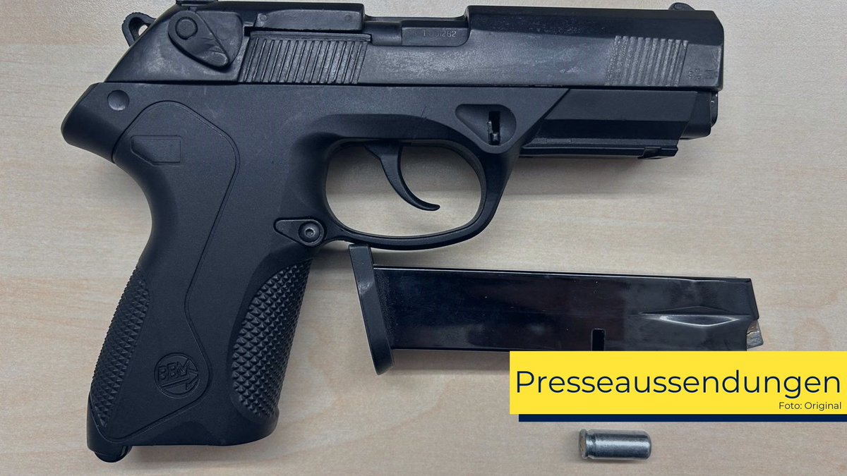 Im Rudolf-Bednar-Park, 1020 Wien wurden Schüsse gemeldet. Zwei Jugendliche (17, 20) mit Schreckschusspistole gestellt. Anzeige wegen Waffenverbot und Verwaltungsstrafen erstattet.

Näheres in den #Presseaussendungen: ⤵
bit.ly/3eFhBc4