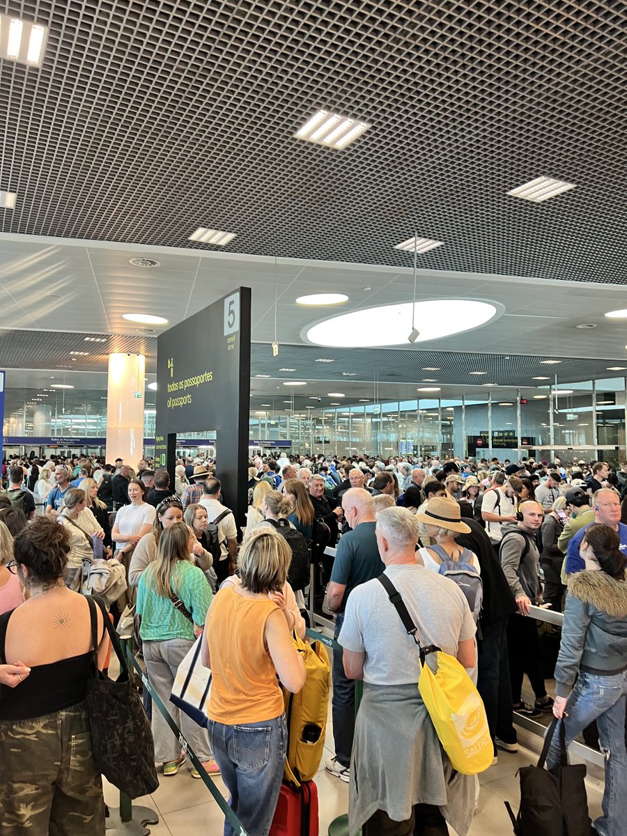 This is #Lisbon Airport.. today. Three hour immigration queues.. makes airport in India and other countries in SE Asia look like ultra luxury experiences!