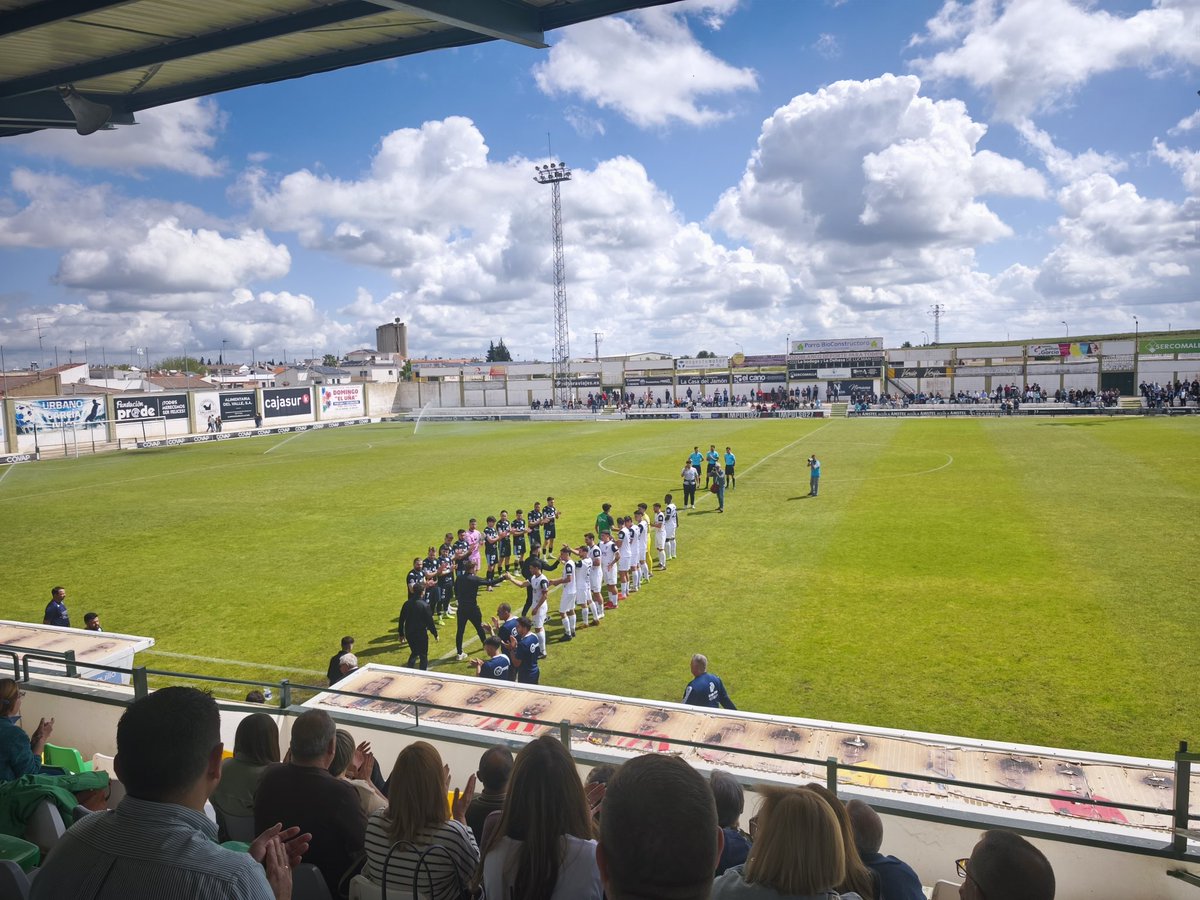 Mañana de fútb⚽l en 
Pozoblanco📝!! 
<a href="/RFAF/">RFAF</a> 🇳🇬
⚔️Derbi Cordobés⚔️
 Tercera RFAF_Grupo_X 
 ⚪⚫ <a href="/C_DPozoblanco/">CD Pozoblanco</a>
 🔵⚪ @ciudaddeLucena
📅 Domingo 11 mayo
⏰ 12:00 
🏟️ Ntra señora de Luna