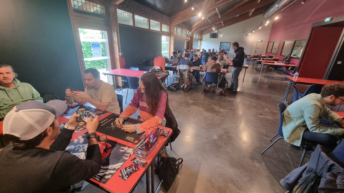 On finit ces 24h du jeu avec 6 PoDs ! Des cubes, du draft tarkir, du Dsk, Mystery et autres joyeutés ! 

Merci à tous pour ce superbe week-end !
