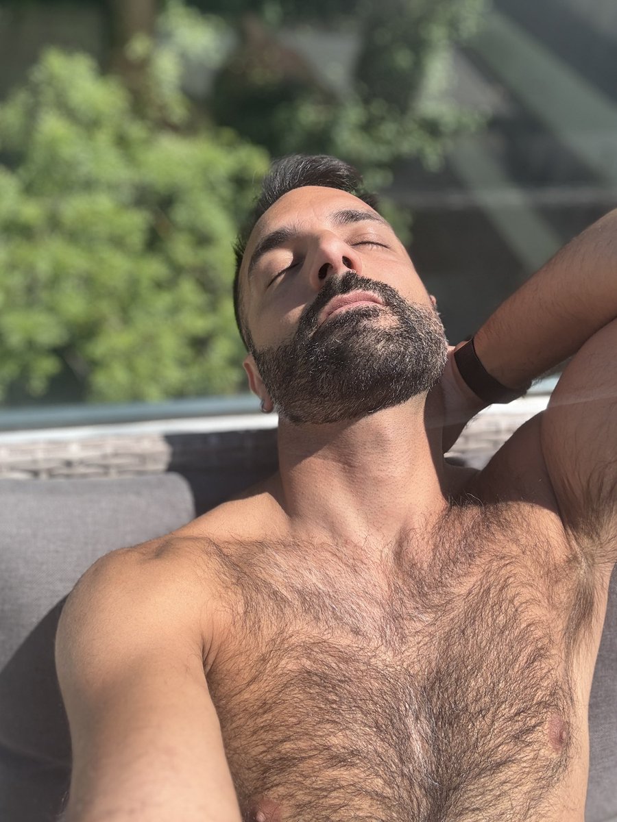 Sunbathing in Munich on my terrace… any joiners? #nounderwear 🫣😜