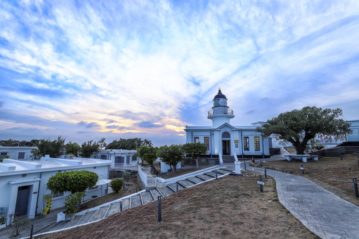 KaohsiungCity's tweet photo. Happy #MothersDay❤️

Treat your mom to a delightful day on #Cijin Island! Walk to the lighthouse and take in panoramic harbor views, have a coffee, cycle along the scenic coast, enjoy the refreshing sea breeze, savor ultra-fresh seafood, and thank your mom for all her hard work. https://t.co/gVF7sNsrW5