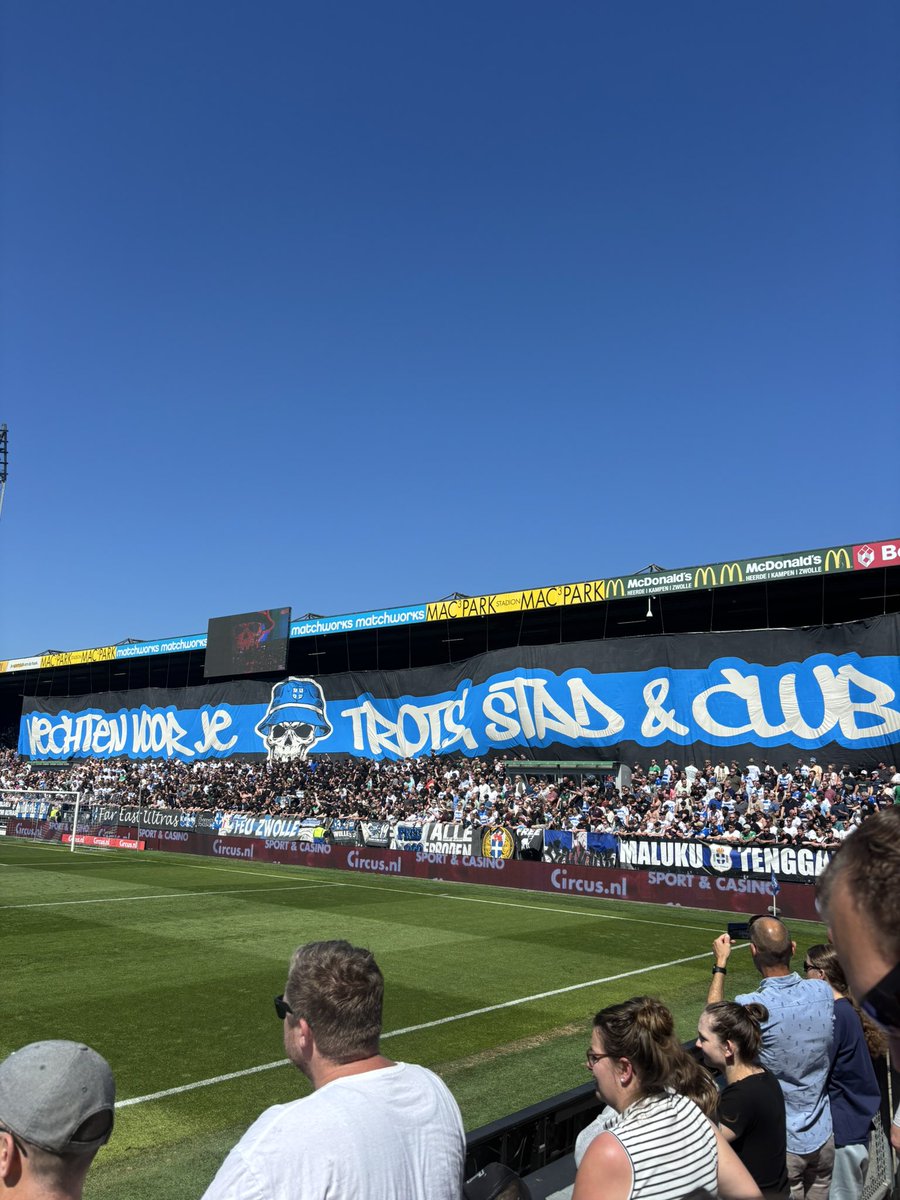 IJsselderby werd me ook gegund deze Moederdag. De wederhelft geblesseerd na 5 minuten hobbyvoetbal 😂😂 #ijsselderby