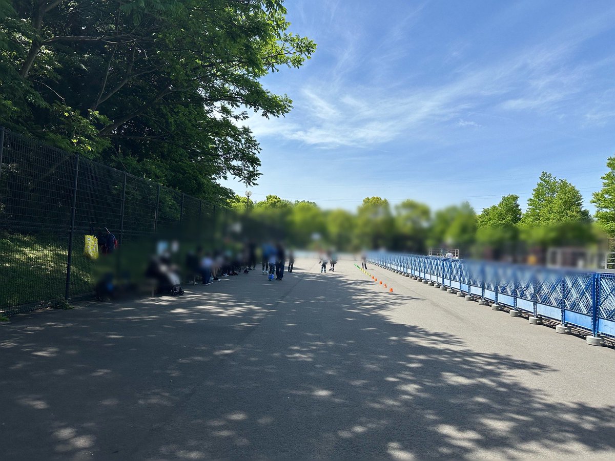 hidejii_sk8's tweet photo. 今日は玄海田公園でインラインスケート講習会！
暑かったし、みんな頑張って熱かったー
ひで爺はトリックスラロームを担当しましたー
次回は6月15日。
それまで玄海田公園で練習しましょー
#玄海田公園 #inlineskates #トリックスラローム #インラインスケート https://t.co/DPKS7jutFK