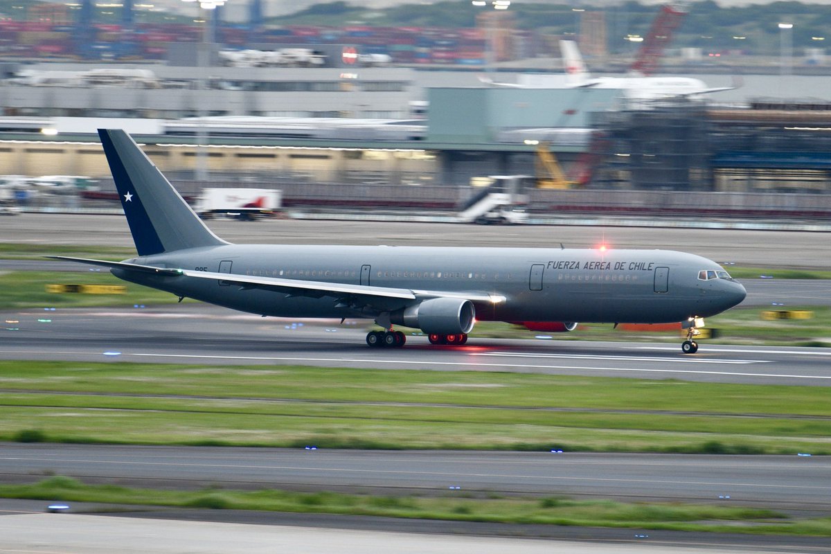 TAKE83170081's tweet image. チリ空軍の到着は見れなかったけど、仕事が終わってから出発を撮りに行って来た!!😁

#RJTT
#羽田空港