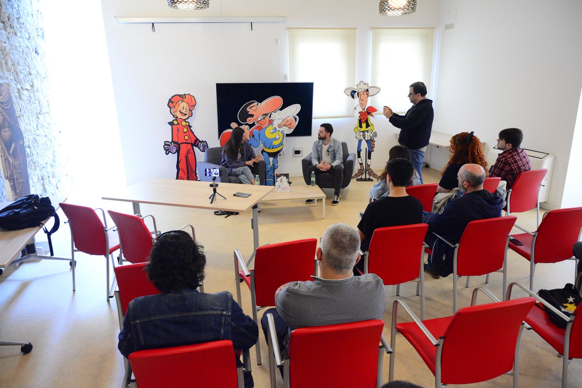 📚FESTIVAL CÓMIC 📚 | Loreto Aroca presenta en la sala de reuniones de la Oficina de Turismo  su último trabajo “La guerra  de Audrey”.

👉 Trabajo con el que Aroca muestra  un capítulo oculto en la vida de la actriz  Audrey Hepburn.