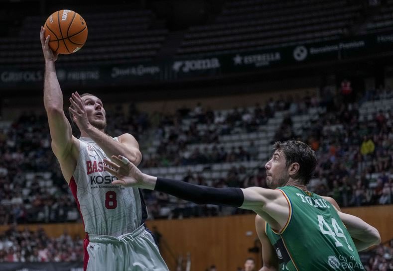Desde las 13h analizamos en <a href="/radio_vitoria/">Radio Vitoria</a> el descalabro de <a href="/Baskonia/">Kosner Baskonia</a> ayer en Badalona 🏀

📻 Te espero junto a <a href="/Sergio_Vegas/">Sergio Vegas</a>, <a href="/Meloncesto/">Natxo Mendaza</a>, <a href="/JosebaSanchez15/">Joseba</a> y <a href="/RoRubinich20/">Rocío S. Rubinich</a> 

Vente a <a href="/supercanastaRV/">Supercanasta RV</a>‼️