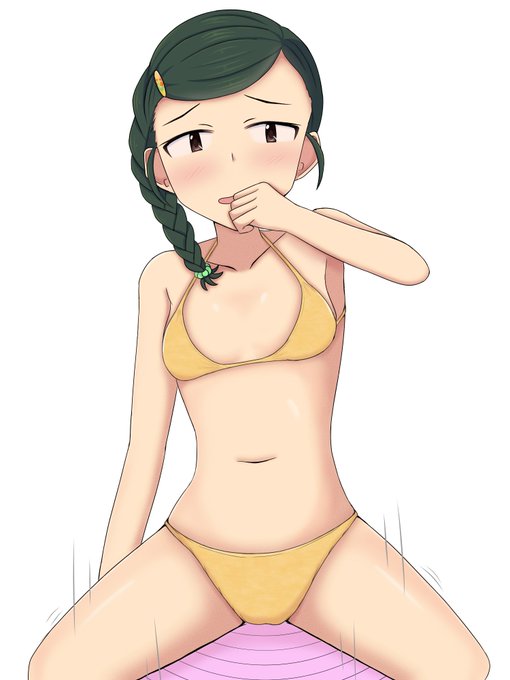 葵ちゃんがバランスボールに乗ってるだけ 