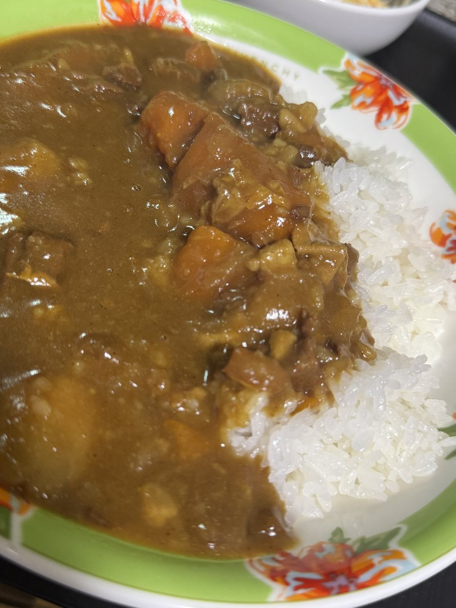 sea_3426's tweet photo. 牛すじカレー
昼間からコトコト煮込んでた https://t.co/kxFwW4LNea