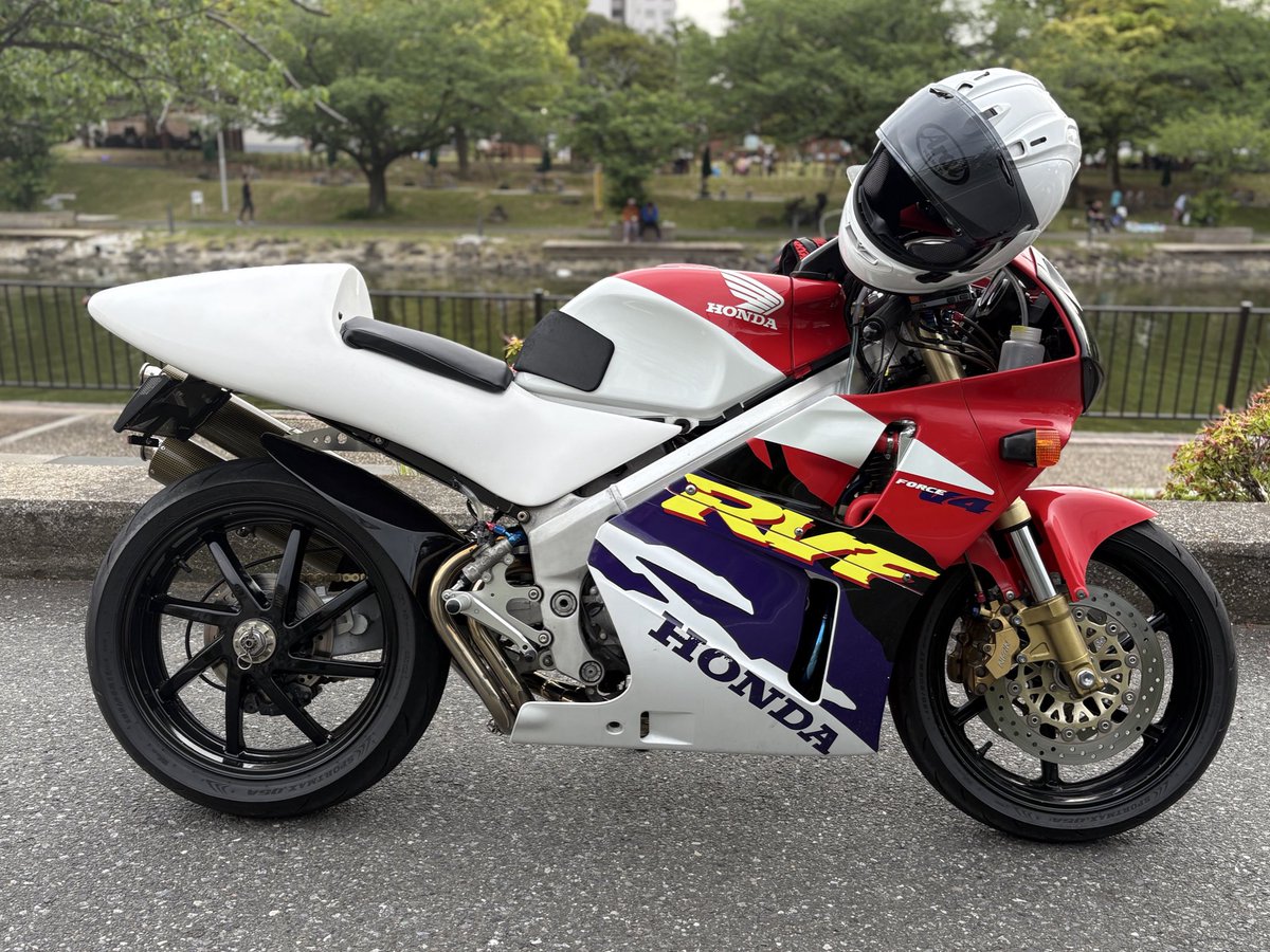 ゴールデンウィークの成果物(レース用テールカウルを公道化)
2週間ぶりに乗ったけどおバイク楽しすぎワロタ