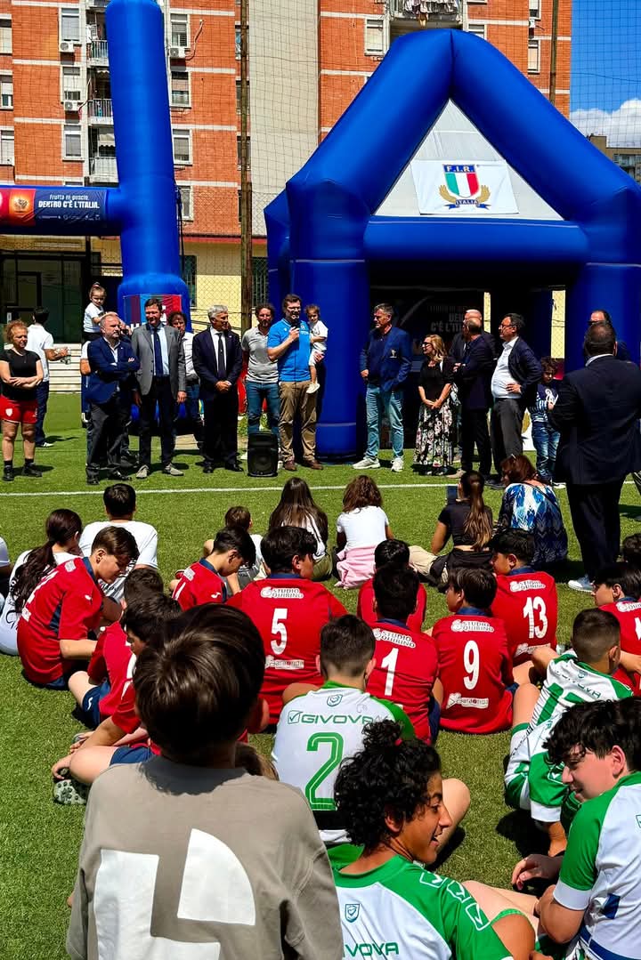 CiroVive's tweet photo. #Scampia #FestaDelRugby 🏉
⬇️⬇️⬇️
https://t.co/1H4Wxdn2kL

https://t.co/Ns1zxBh46y

#CiroVive #festedelrugby #Scampia #CiroViveNelCuoreDiChiLoAma #Rugby #terzotempo #federazioneitalianarugby https://t.co/9UrYdYaluc
