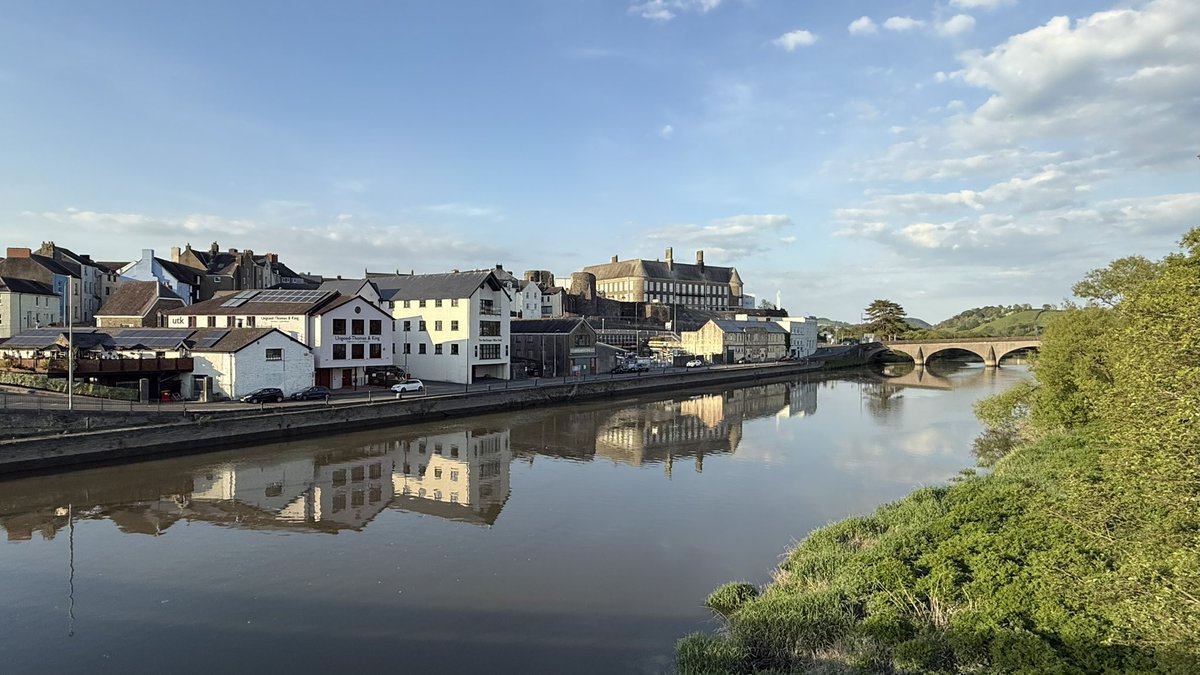 It's Your Wales (@itsyourwales) on Twitter photo Adlewyrchiad Afon Tywi. Noson braf. Tywi River reflection. Courtesy <a href="/dylandavies34/">Dyl Davies</a> #WelshPassion #Wales Adlewyrchiad Afon Tywi. Noson braf. Tywi River reflection. Courtesy <a href="/dylandavies34/">Dyl Davies</a> #WelshPassion #Wales