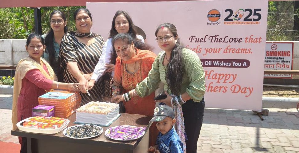 IndianOil Punjab (@ioclpunjab) on Twitter photo "A Mother".Her strength is quiet, her support constant, and her love, the fuel that powers generations.
#MothersDay #IndianOil pays tribute at #COCOITPark to the incredible mothers,with cake-cutting & distribution of aprons to XP95/XTRAGREEN customers
<a href="/DirHR_iocl/">Director (HR), IndianOil</a>
<a href="/IndianOilcl/">Indian Oil Corp Ltd</a> "A Mother".Her strength is quiet, her support constant, and her love, the fuel that powers generations.
#MothersDay #IndianOil pays tribute at #COCOITPark to the incredible mothers,with cake-cutting & distribution of aprons to XP95/XTRAGREEN customers
<a href="/DirHR_iocl/">Director (HR), IndianOil</a>
<a href="/IndianOilcl/">Indian Oil Corp Ltd</a>