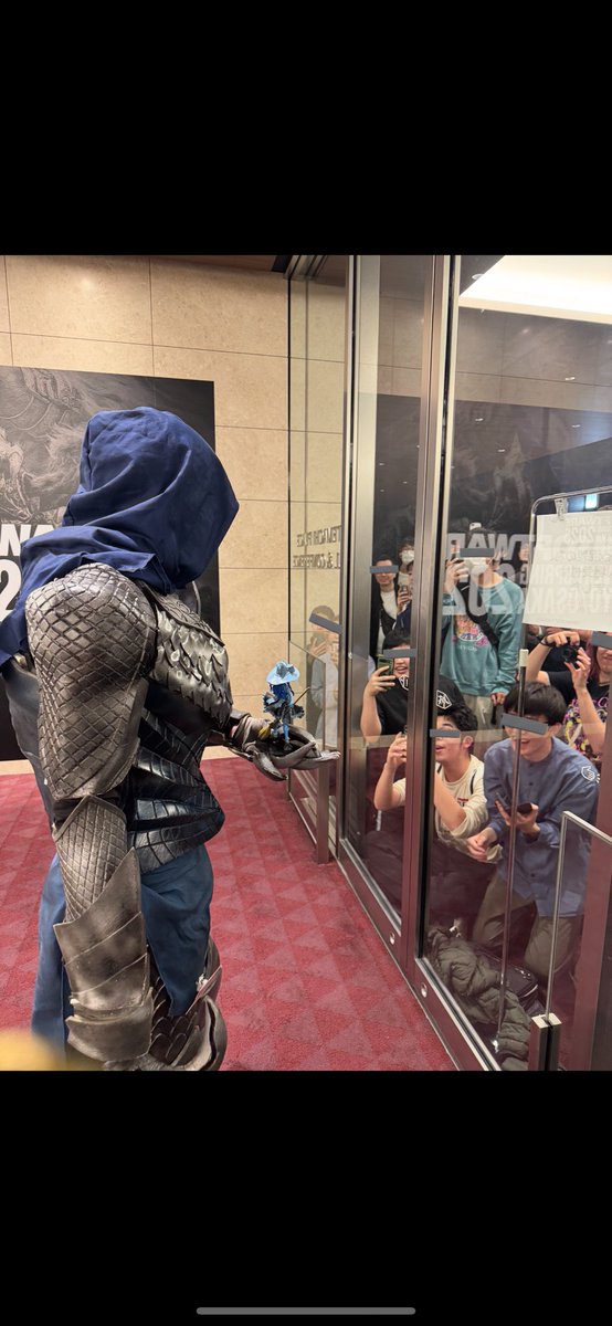 フロムのイベント会場に入れなかった亡者達にラニ会を布教してた。

 #FGE2025_TOKYO_COS