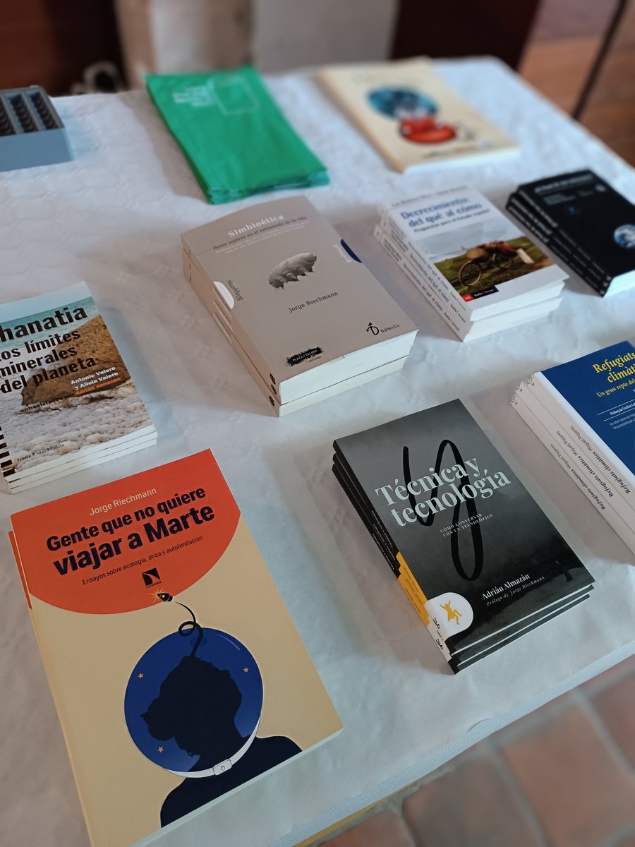 EsplugaForums's tweet image. Gràcies també al Atelier Coral Montau, a la Llibreria Els Nou Rals @ElsNouRals i al Jordi Vicente per estar amb nosaltres ahir!

#Begues #BaixLlobregat
#tecnociencia #canviclimatic #climaticchange