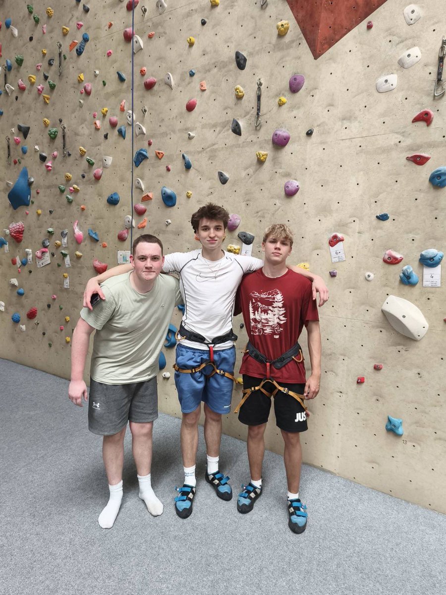 ISB_CZ's tweet image. Climbing helps build strength, coordination, and confidence. At ISB Brno, we strive to make PE lessons diverse and exciting, giving students the chance to explore different sports and discover new passions.
#WeAreISB #Brno #InternationalSchool #Climbing