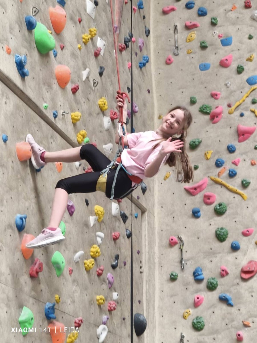 ISB_CZ's tweet image. Climbing helps build strength, coordination, and confidence. At ISB Brno, we strive to make PE lessons diverse and exciting, giving students the chance to explore different sports and discover new passions.
#WeAreISB #Brno #InternationalSchool #Climbing