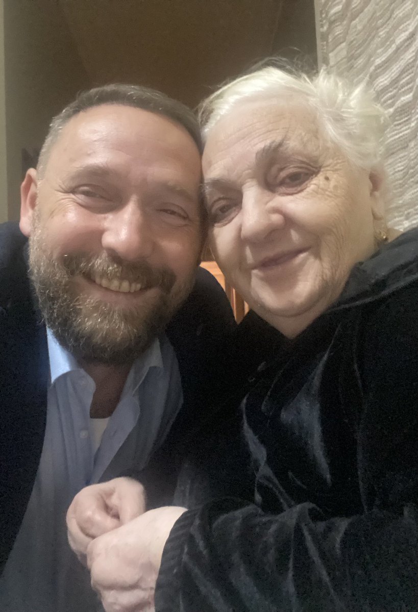 tarkan1881's tweet photo. Anne olmayi seçen yada
seçemeyen, Anne olamayip kalbinde taşıyan, Patili bir canliya annelik yapan, Yavrusuna hem anne hem baba olan, Koruyucu anneligi seçen, Evlat edinen, Çocugunu kaybeden, Ruhu ve yüregi anne olan, Dogurmus yada dogurmamis herkesin Anneler günü kutlu olsun.
#AnnelerGünü