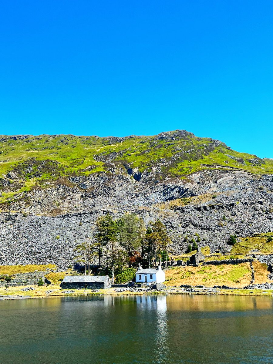 ‘Bora da’ 'Good Morning’. Courtesy 
<a href="/Llelo2801/">Llelo Gruffudd</a> #WelshPassion #Wales