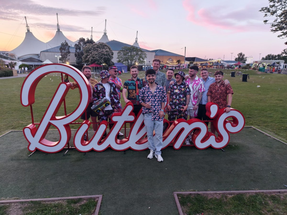 📍Butlin’s
📢 Greeen army