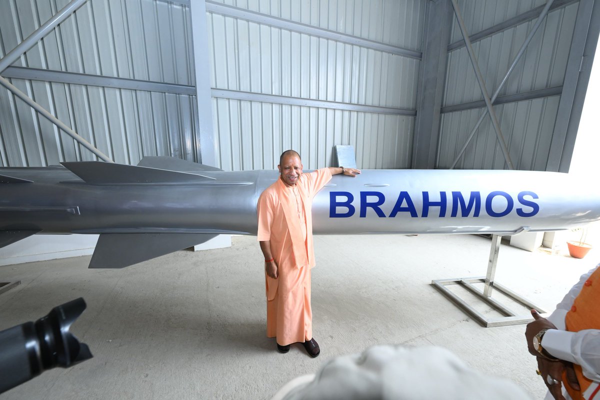 "ब्रह्मोस का स्वाद पता करना है तो पाकिस्तानियों से पूछो"

Ask Pakistan about BrahMos’ power!
Operation Sindoor proved it! Today’s launch of the Lucknow facility marks UP’s rise as a defence hub. Producing 80-100 missiles/year for India’s security. AtmaNirbhar Bharat Jai Hind🇮🇳