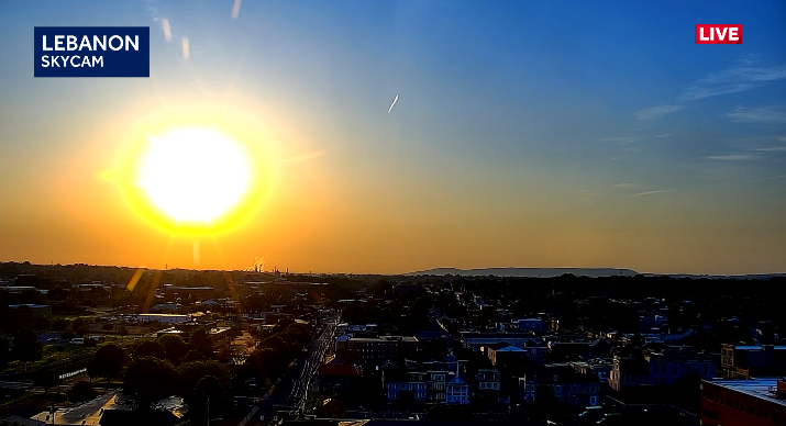 MaryEllenPannWx's tweet photo. 😎GRAB YOUR SUNGLASSES!!
Bright sun will cause you to squint if you don't have sunglasses on. Abundant sunshine is expected all day long. #PAwx #sun #sunday #brightsun #sunglasses https://t.co/FZocAAdyw3