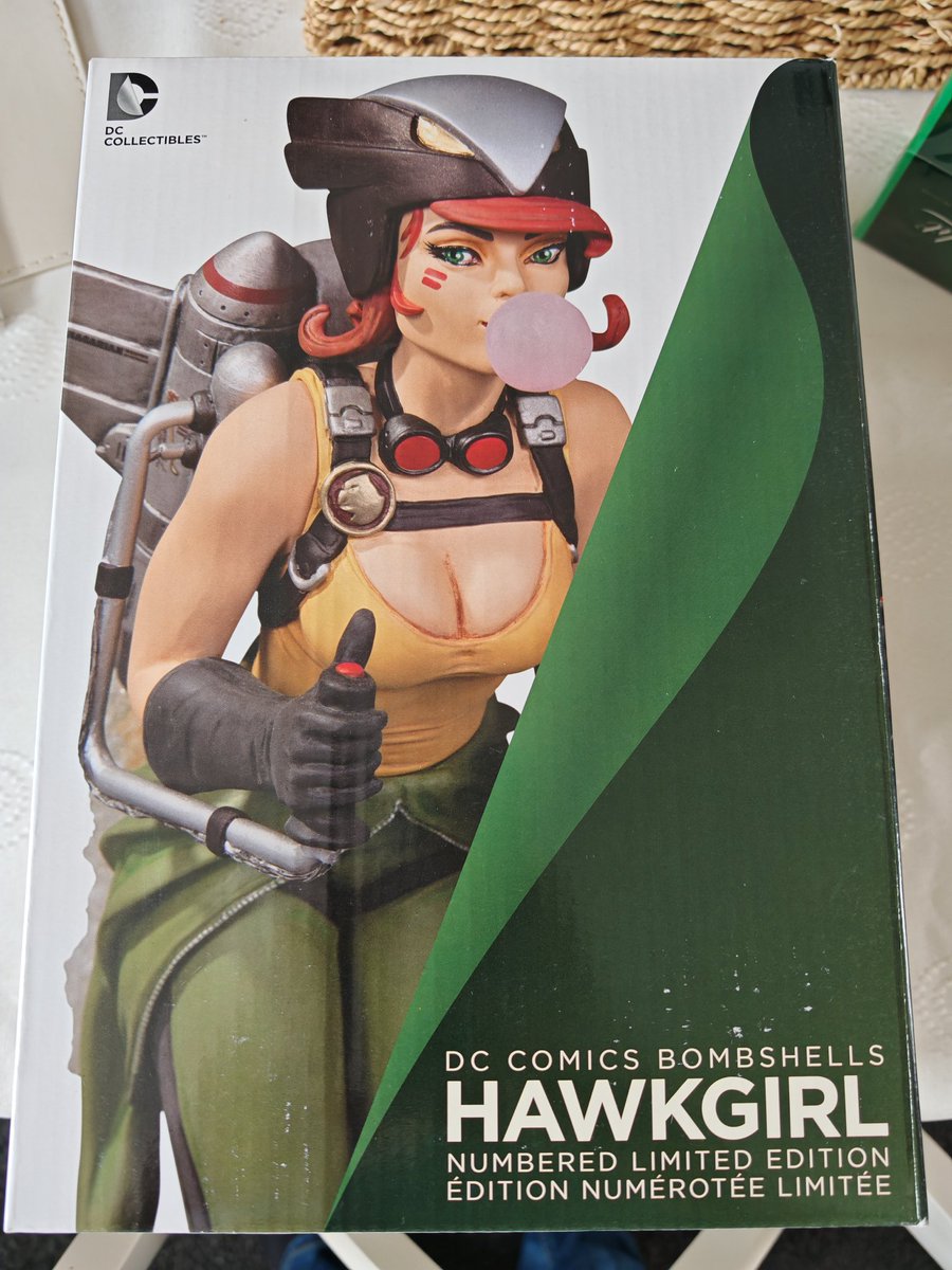 Neilbyrne's tweet image. After what seemed like forever I finally found my missing #DCBombshell #Hawkgirl statue by @AntLucia1
Makes a fine addition to the display now she's finally back where she should be