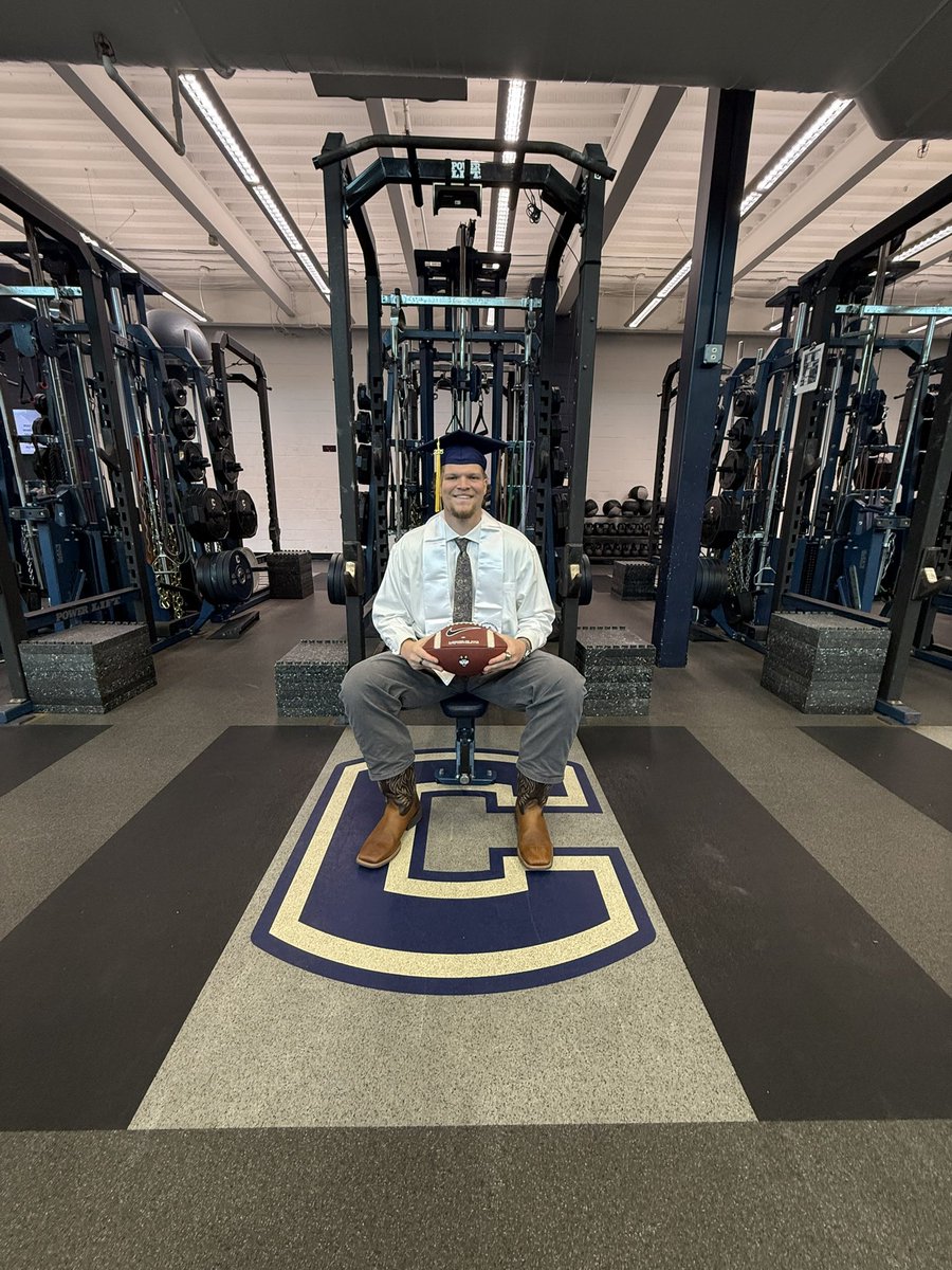 RaymerHeidi's tweet image. That’s a wrap!!! UConn Class of 2025!!! Husky for life!!!! 🏈💙🤍