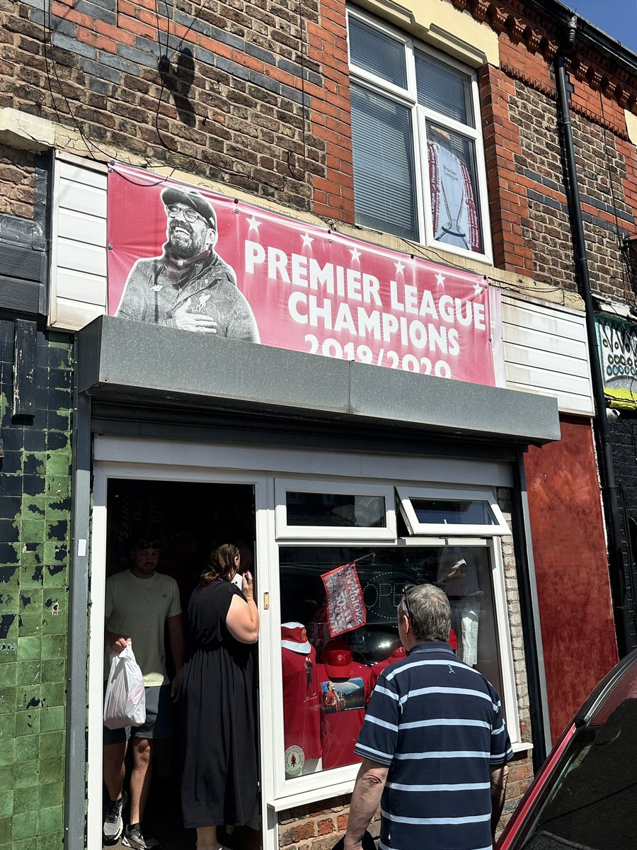 RobJones71's tweet photo. Popped into @hatscarforabadg for the #20times match day clobber !!

Great quality stuff. Up the mighty reds!

#LFC #LivArs #Champions https://t.co/XPZO0KQeHE