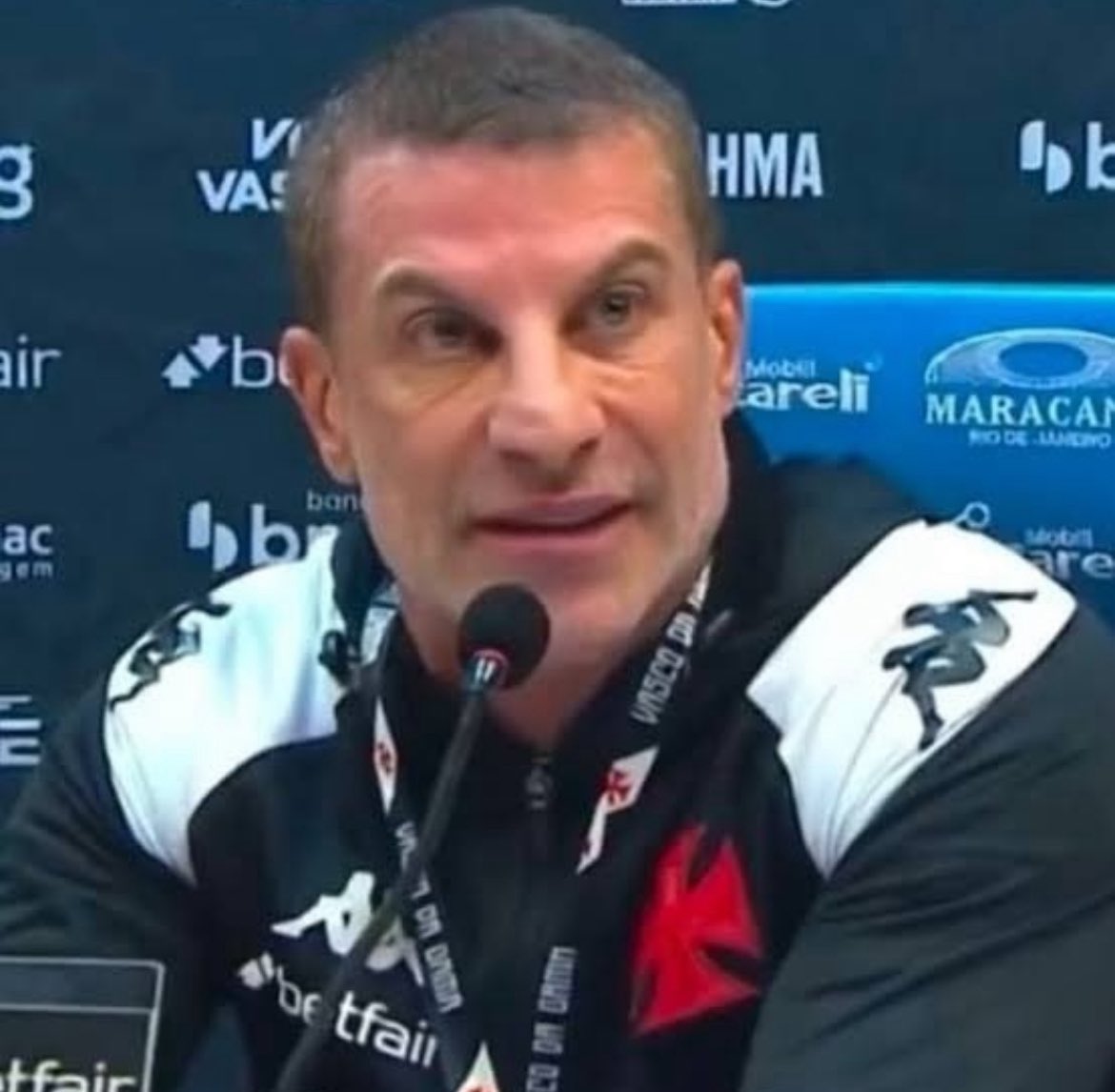 vasco___1898's tweet image. A gestão desse pilantra da cara demonizada tá conseguindo afastar o torcedor, o torcedor nunca esteve tão afastado do clube igual está na gestão desse mentiroso, ditador.. 

#ForaPedrinho #ForaFelipe #RevendaJá