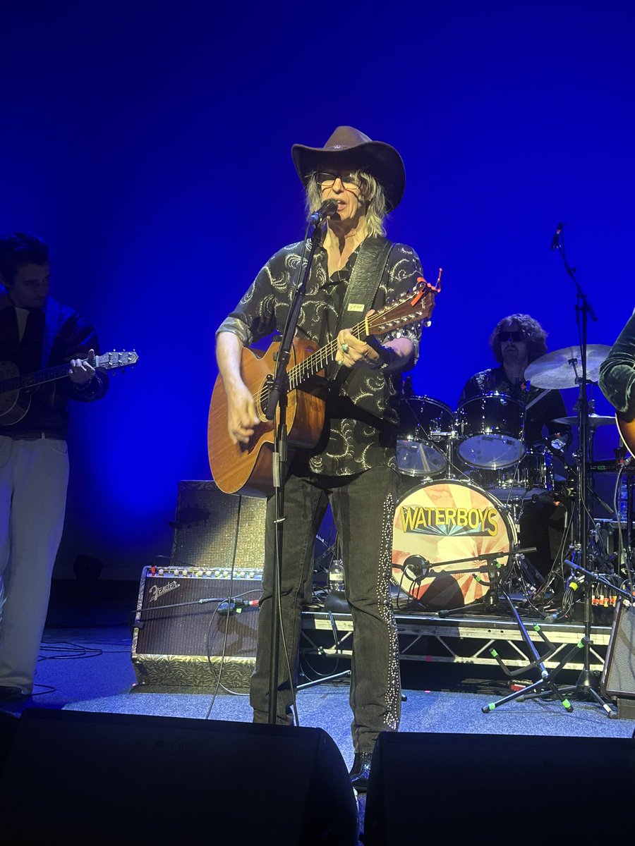 andydag16's tweet photo. @MickPuck Front row seats !! Amazing show with a few surprises along the way #rockandroll https://t.co/9mf8GMOkHq