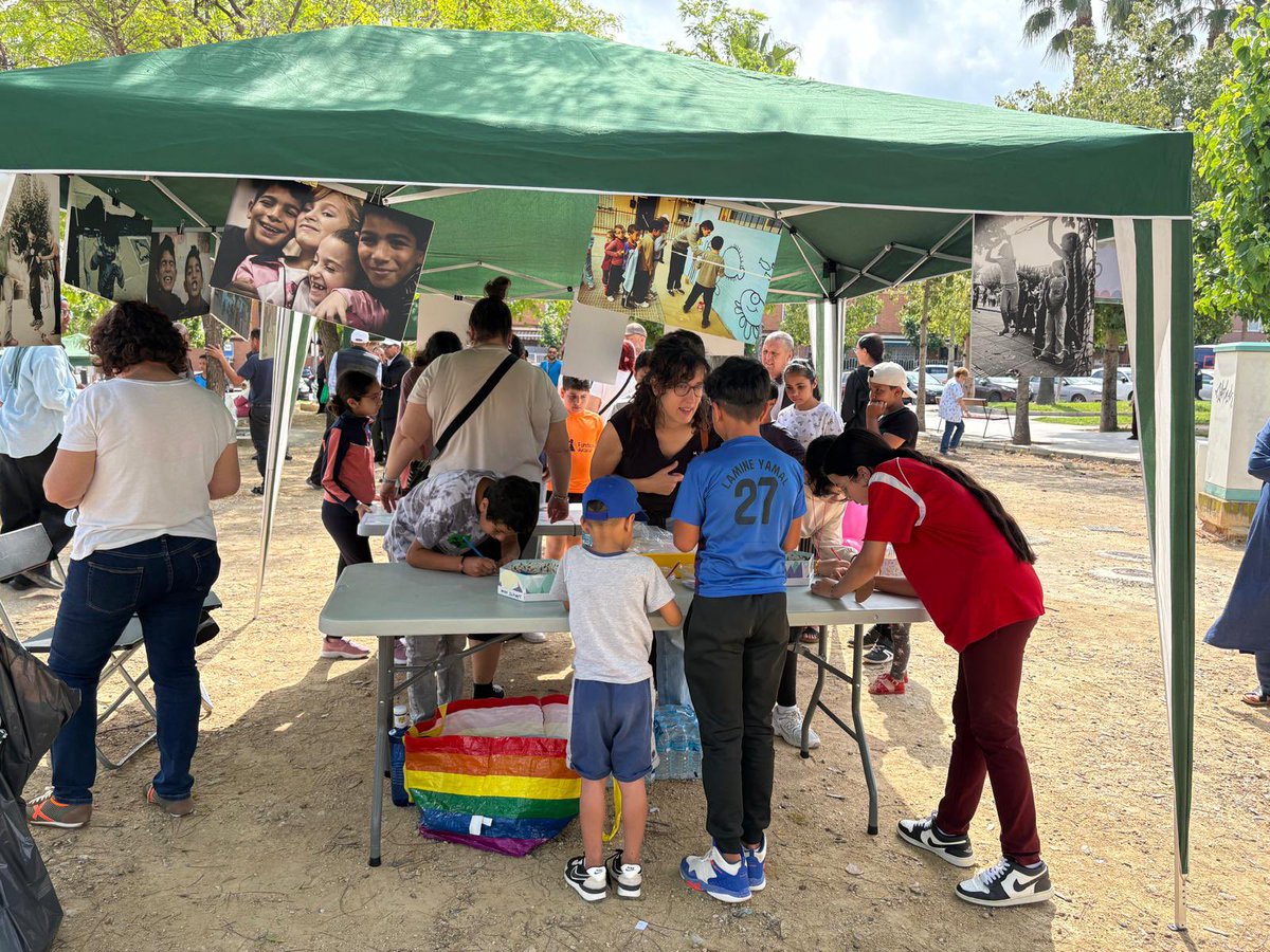 📢 El barrio de Los Rosales en El Palmar fomenta la convivencia intercultural con ‘La fuente de las culturas’.

ℹ️ El evento ha incluido actividades culturales, talleres y juegos para todas las edades.

centromedios.murcia.es/PUBLICO/NotaPr…